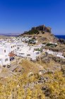Vista para Acrópole de Lindos durante o dia, Lindos, Rodes, Ilhas Egeu, Grécia — Fotografia de Stock