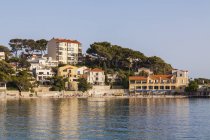 França, Provence-Alpes-Cote d 'Azur, Department Var, Bandol, Hotel na praia — Fotografia de Stock