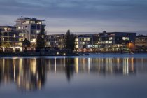 Germany, North Rhine-Westphalia, Dortmund-Hoerde, Phoenix Lake, Residential and office buildings, Specialist Medical Centre, S.E.A. House in the evening — Stock Photo
