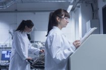 Two female technicans working together in a technical laboratory — Stock Photo