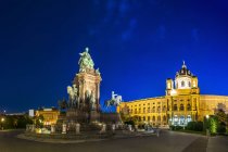 Áustria, Viena, Maria-Theresien-Platz, Museu de História Natural e Maria Theresa Memorial à noite — Fotografia de Stock