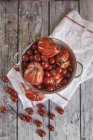 Ossicodone e pomodorini in pentola — Foto stock