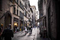 Itália, Toscana, Florença, cena de rua durante o dia — Fotografia de Stock