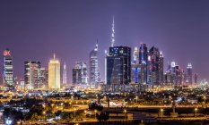 Veduta notturna degli Emirati Arabi Uniti, Dubai — Foto stock