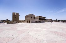 UAE, Дубай, Heritage Village со старой архитектурой — стоковое фото