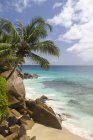 Seychelles, Ilha de La Digue, Vista da praia de Anse Patate — Fotografia de Stock