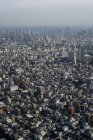 Japón, Tokio, skyline con edificio y torres - foto de stock