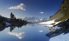 Österreich, Steiermark, Bezirk Liezen, Tauern, Blick zum Dachstein, Spiegelsee tagsüber — Stockfoto