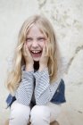 Nahaufnahme Porträt eines jungen schreienden Mädchens — Stockfoto