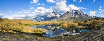 Chile, Torres del Paine National Park, Cordillera del Paine and view of rocky peaks — Stock Photo