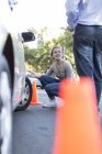Adolescente durante teste de carta de condução — Fotografia de Stock