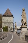 Alemania, Baden-Wuerttemberg, Constanza, Powder Tower y río sobre fondo - foto de stock