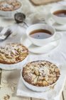 Tartarughe di rabarbaro con mandorle e tè — Foto stock