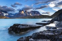 Chili, torres del paine nationalpark, lago pehoe tagsüber — Stockfoto