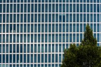 Vista de la fachada de Highlight Towers durante el día, Munich, Alemania - foto de stock