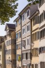 Schweiz, Zürich, Altstadt, Fortunagasse, Altbaublick im Sonnenlicht — Stockfoto
