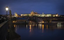 Czechia, Praga, Veduta dal Ponte Carlo al Castello di Praga di notte — Foto stock