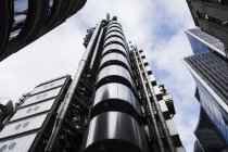 UK, London, worms eye view of Lloyds building — Stock Photo