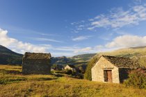 Spain, Aragon, Central Pyrenees, Ordesa y Monte Perdida National Park, stonehouses in Fanlo — Stock Photo