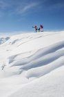 Autriche, Pays de Salzbourg, Altenmarkt-Zauchensee, Ski en famille en montagne — Photo de stock