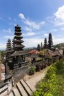 Індонезія, перегляд Pura Penataran Агунг храм — стокове фото