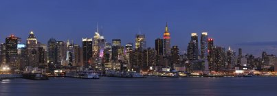 Vista panorámica de Manhattan con el río Hudson, Nueva York, Estado de Nueva York, EE.UU. - foto de stock