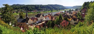 Germany, Saxony, Stadt Wehlen, Townscape with parish church and River Elbe view — Stock Photo