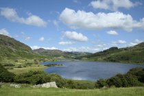 Reino Unido, País de Gales, Lago Llynnau Mymbyr em Snowdonia National Park — Fotografia de Stock