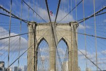 View of Brooklyn bridge tower at Manhattan, New York City, USA — Stock Photo