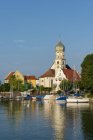Germania, Baviera, Wasserburg, Veduta della chiesa di San Giorgio al porto — Foto stock