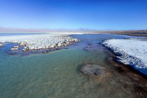 Chile, Deserto do Atacama, Laguna Tebinquinche durante o dia — Fotografia de Stock