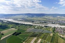 Германия, Рейнланд-Пфальц, Высокие воды Рейна в Хайденфарте, фото с воздуха — стоковое фото