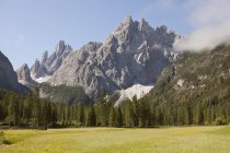 Itália, Tirol do Sul, Dolomitas, Alta Pusteria, Paisagem montanhosa durante o dia — Fotografia de Stock