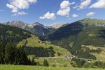 Austria, Carinthia, Carnic Alps, Leschatal, village Xaverlberg  during dayitme — Stock Photo
