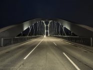 Німеччина, Гессен, Франкфурт, Osthafenbruecke вночі — стокове фото