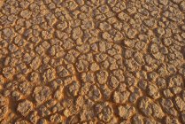 Algeria, Tassili n 'Ajjer, Sahara, superficie rotta di una pentola di sale e argilla — Foto stock