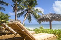 Seychelles, La Digue Island View of the beach Anse La Reunion and sun loungers — Stock Photo