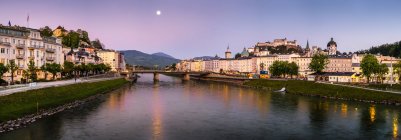 Austria, Salzburg, cityscape with river Salzach at night — Stock Photo