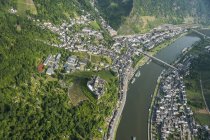 Germany, Rhineland-Palatinate, Cochem, aerial view of Reichsburg with Moselle River — Stock Photo