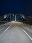 Deutschland, hessen, frankfurt, osthafenbrücke bei nacht — Stockfoto