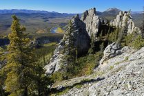 Veduta delle montagne Ogilvie a Dempster Highway di giorno, Canada — Foto stock