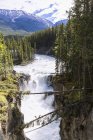 Canada, Alberta, parc national Jasper, chutes Sunwapta, rivière Sunwapta — Photo de stock