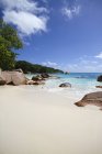 Seychelles, Isola di Praslin, Veduta della spiaggia di Anse Lazio — Foto stock