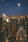 Vista panoramica di Manhattan illuminata di sera, vista dall'alto, New York, USA — Foto stock