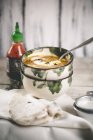 Spicy carrot soup with naan bread and pistachio yoghurt — Stock Photo