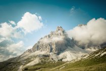 Italia, Provincia de Belluno, Véneto, Auronzo di Cadore, nubes en Tre Cime di Lavaredo - foto de stock