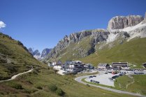 Italia, Trentino, Belluno, Pordoi Pass durante el día - foto de stock
