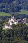 Germania, Baviera, Chiemgau, Aschau, Veduta del castello Hohenaschau sul campo — Foto stock