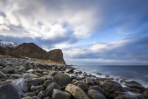 Scandinavia, Norway, Lofoten, rocks and waves at the coastline of Unstad — Stock Photo