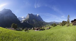 Svizzera, Oberland bernese, Grindelwald con montagna Eiger — Foto stock